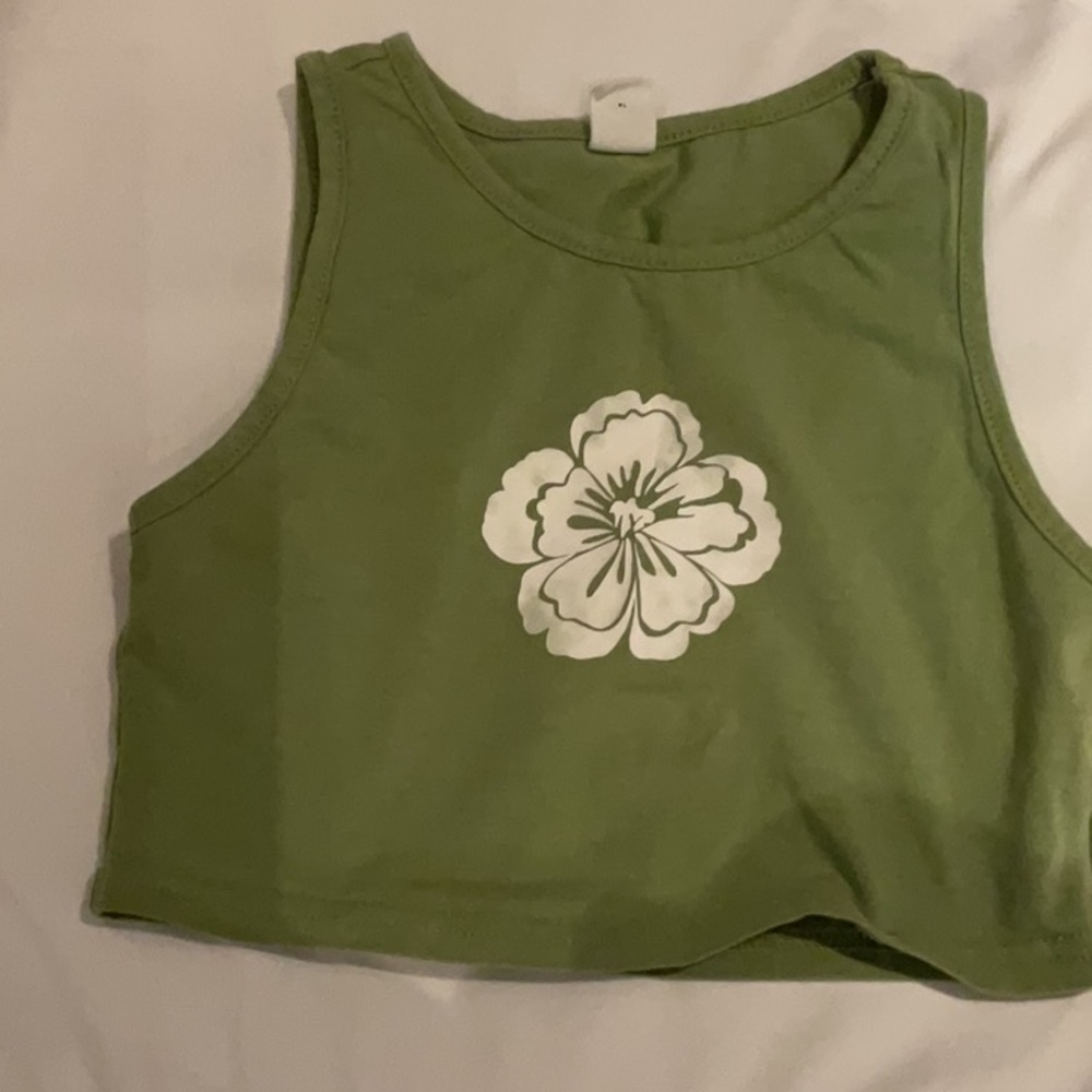 Kids SHEIN green hibiscus cropped  tank top